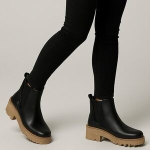 2517- dv by Dolce Vita Rancher Chelsea Boots Black Size 8 NWT